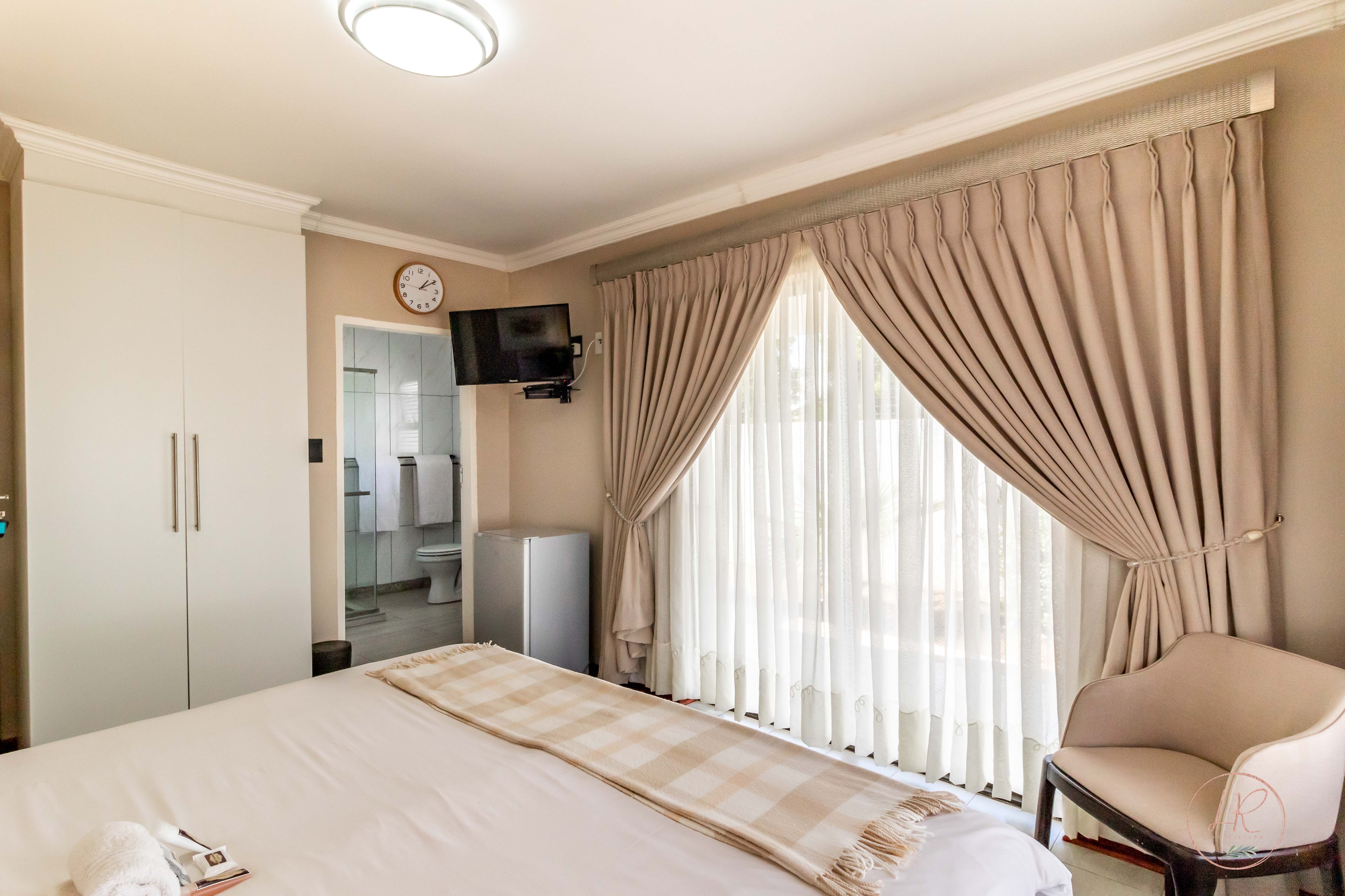 Modern Amenities & Entertainment